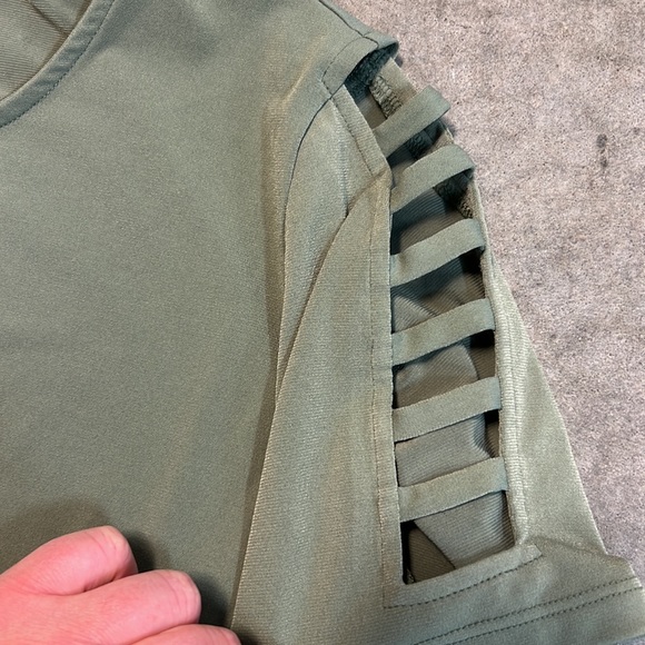 LN women’s Michael Kors green cut out sleeve size medium top - Picture 4 of 7